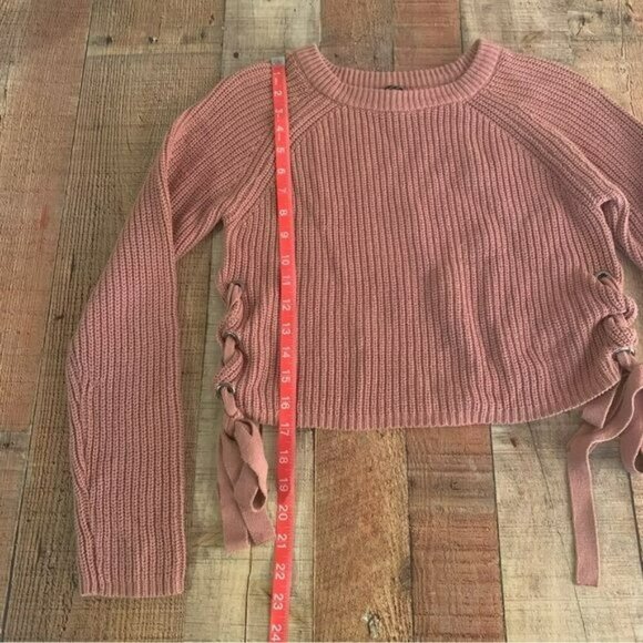 Moon and Madison womens size small pink crew neck sweater with tie up sides - Picture 4 of 8